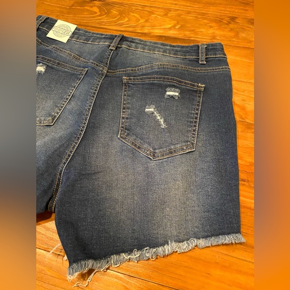 Women's Plus Size 1XL flower embroided Curvy Denim Jean Ripped Shorts Wax Jeans - Picture 5 of 15